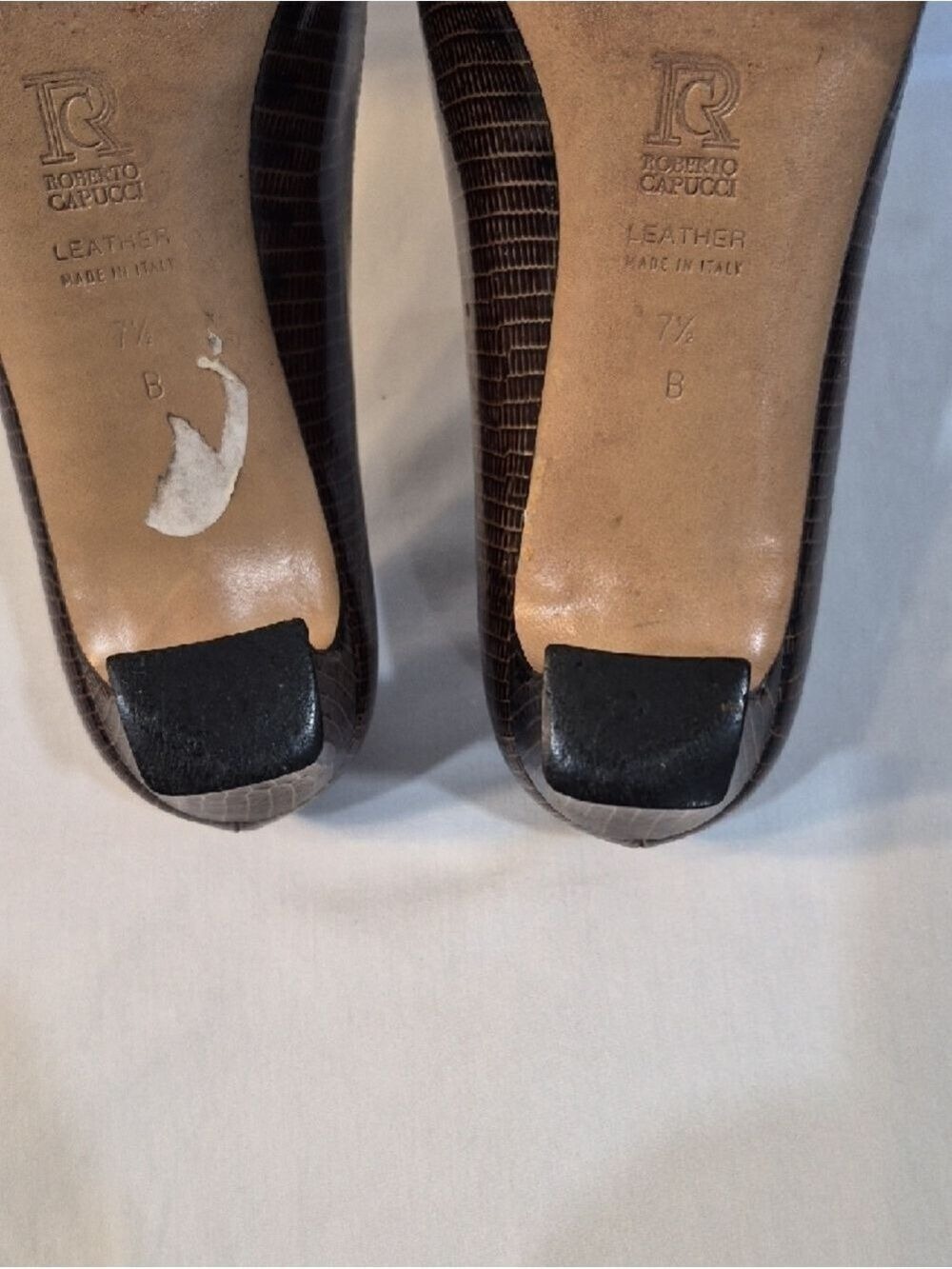 Robetro Capucci Brown Textured Leather Pumps with Low Heel - Picture 10 of 12
